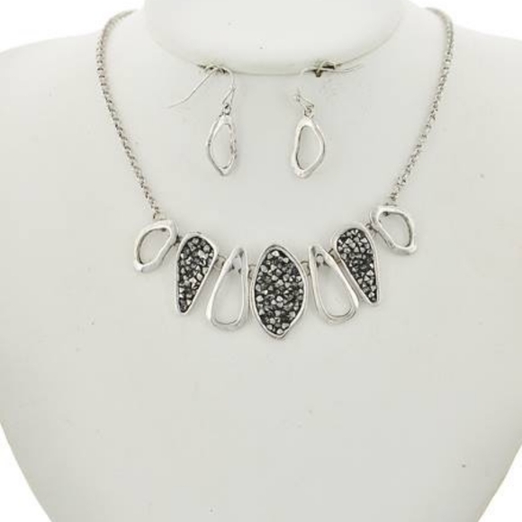 Stunning Hematite Necklace Set - Picture 2 of 4